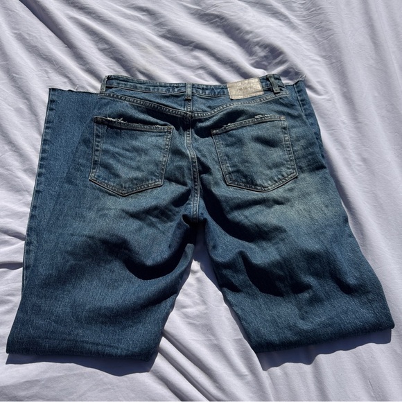 Zara Relaxed Straight Leg Jeans w/ Raw Hem & Inner Ankle Slit – Size 6 - Picture 2 of 6
